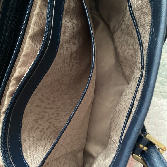 🔥Michael Kors Jet Set Navy Blue Shoulder Bag in Saffiano Leather - Picture 9 of 14